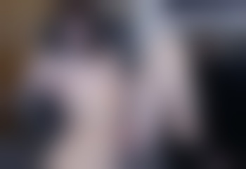 Brunette transsexuel bien montée pour branle webcam