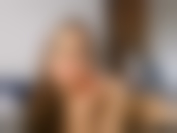 Brunette souriante pleine de vie sur Clichy 92110