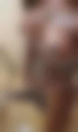 Black transexuel t’attend sous la douche à Créteil 94