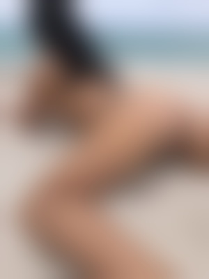 Transexsuel à limer sur le sable à Six-Fours-les-Plages
