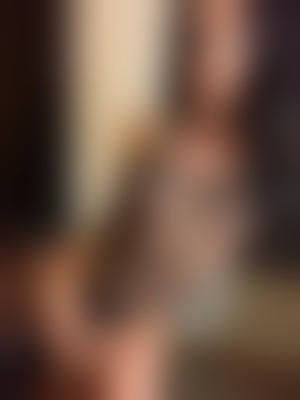 Ladyboy bimbo enculeuse à Condom 32100