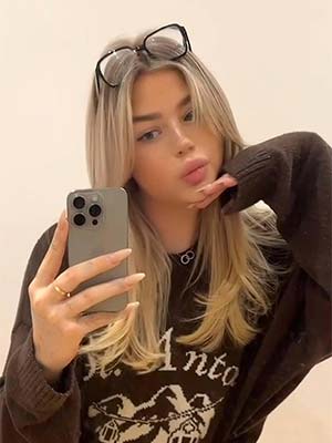 Pétasse blonde bluffante à la bite mimi, Meylan 38240