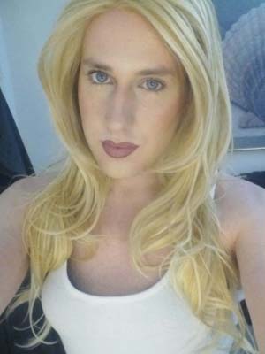 Blonde trans aux gros seins pour soirées coquines en Loire-Atlantique